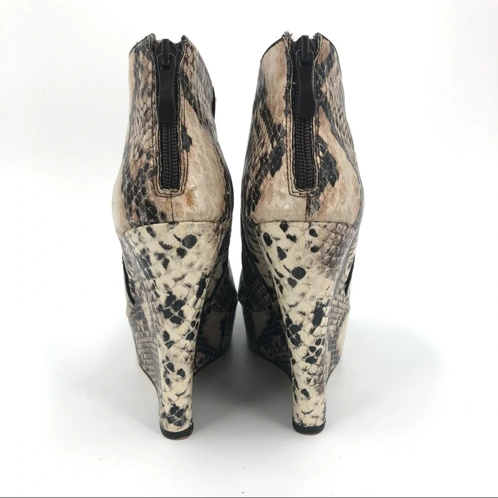 BEBE Faux Snakeprint Size 10 Platform Heels